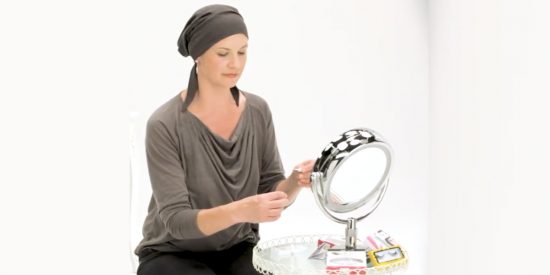 How to put on false lashes